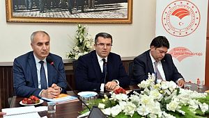 Vali Okay Memiş Süt Sanayicileri ile Bir Araraya Geldi