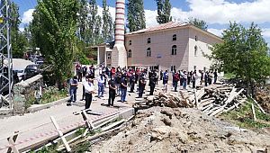 Hınıs'ta Aylar Sonra İlk Cuma Namazı Kılındı
