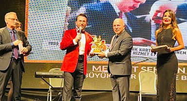 BAŞKAN SEKMEN 2022’NİN DE “EN BAŞARILI BÜYÜKŞEHİR BELEDİYE BAŞKANI” SEÇİLDİ