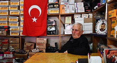 85 YAŞINDA SABAH 7’DE DÜKKÂNINI AÇIYOR