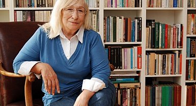 Tarihçi yazar Alev Alatlı yaşamını yitirdi